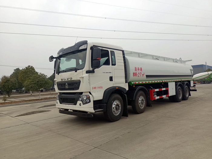 重汽豪沃27方前四後八供液車